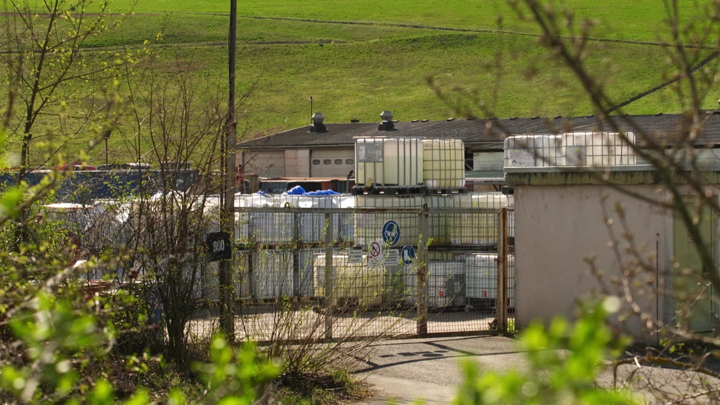 Blick auf das zwischenlager für Sondermüll in Heßheim im Rhein-Pfalz-Kreis. (Foto: SWR)