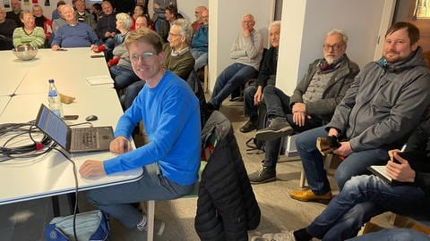 Nicolas Schweigert und Interessierte bei einem offenen Treffen Anfang März (Foto: Nicolas Schweigert)