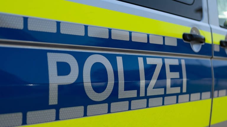 Nach einem Streit in Ludwigshafen, bei dem ein Mann mit einem Messer verletzt wurde, ermittelt die Polizei.