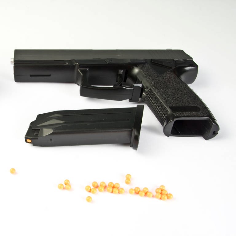 schwarze Spielzeugpistolen (Foto: Imago/ Panthermedia, xNomadSoulx Panthermedia28067914)
