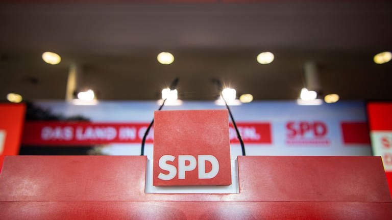 SPD Renderpult (Foto: dpa Bildfunk, picture alliance/dpa | Lino Mirgeler)