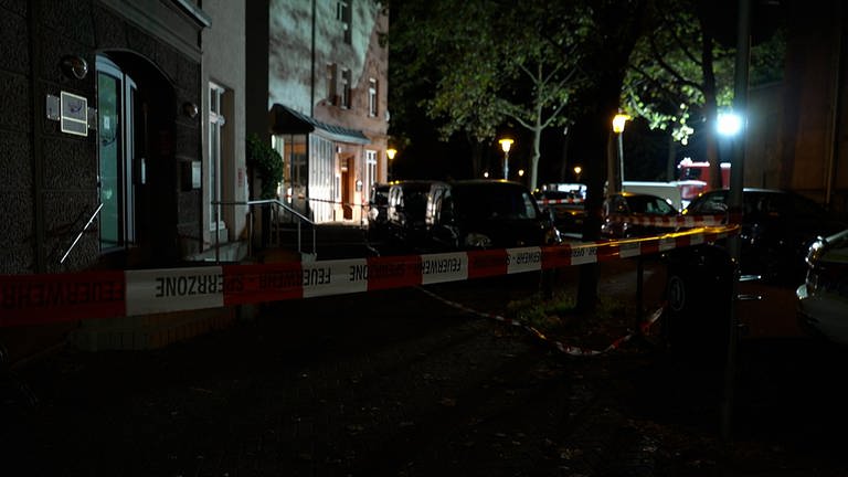 Ein Schwerverletzter wurde in einer Gaststätte in der Goethestraße in Ludwigshafen gefunden.
