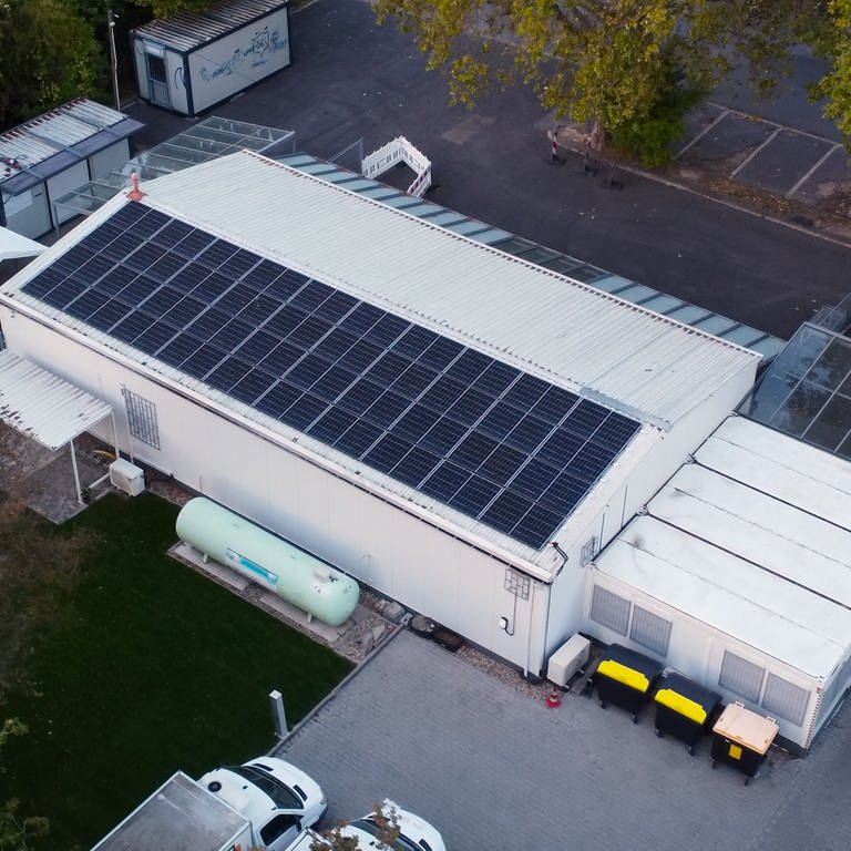 Die neue Solaranlage auf dem Dach der Tafel Ludwigshafen