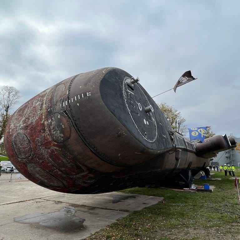 In Speyer liegt ein U-Boot auf der Seite (Foto: SWR)