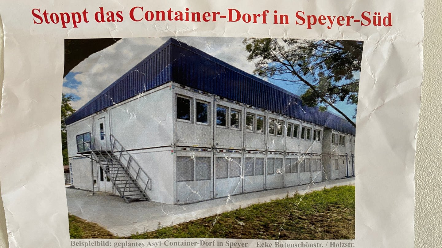 Flugblatt: Stoppt das Container-Dorf in Speyer (Foto: SWR)