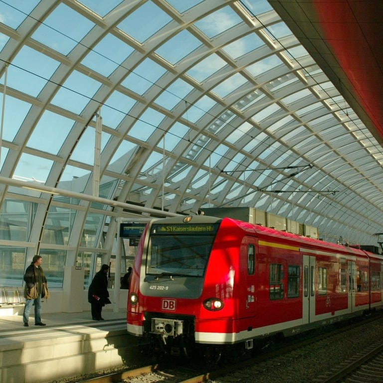 Wie viele S-Bahnen halten beim Bahn-Streik hier in Ludwigshafen Mitte?