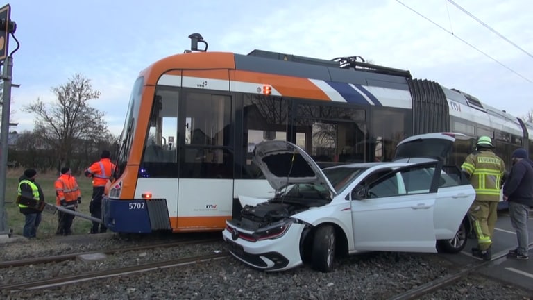 Fußgönheim Unfall zwischen Straßenbahn und PKW (Foto: SWR)