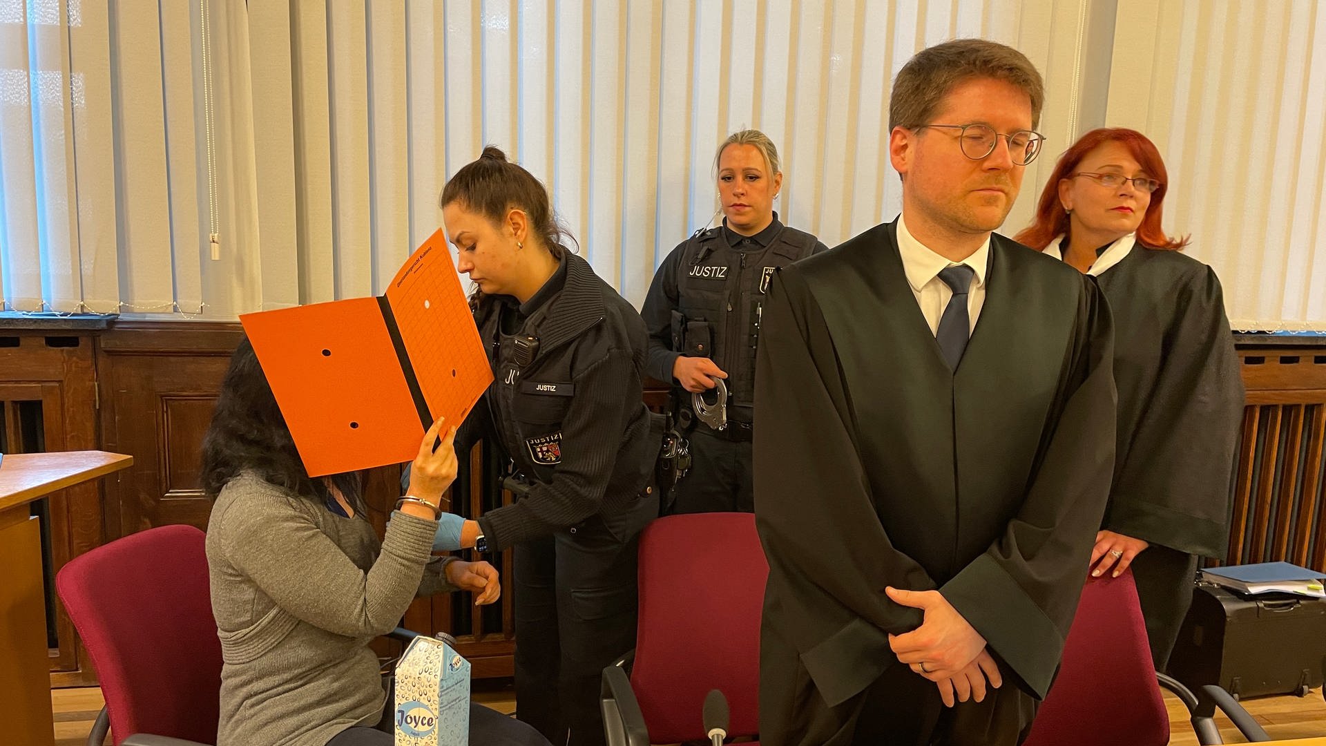 Rechte Staranwältin vertritt terrorverdächtige Angeklagte aus der Pfalz