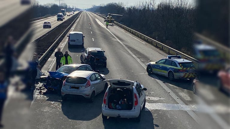Auffahrunfall mit sechs beteiligten Fahrzeugen (Foto: Polizeiautobahnstation Ruchheim)