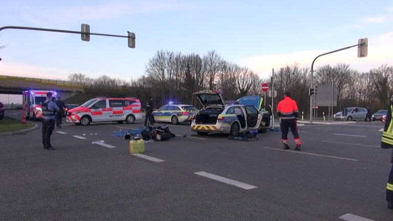 In Ludwigshafen ist am Sonntag ein Motorradfahrer bei einem Unfall mit einem Polizeiauto tödlich verunglückt. (Foto: SWR, SWR/Crash24h)