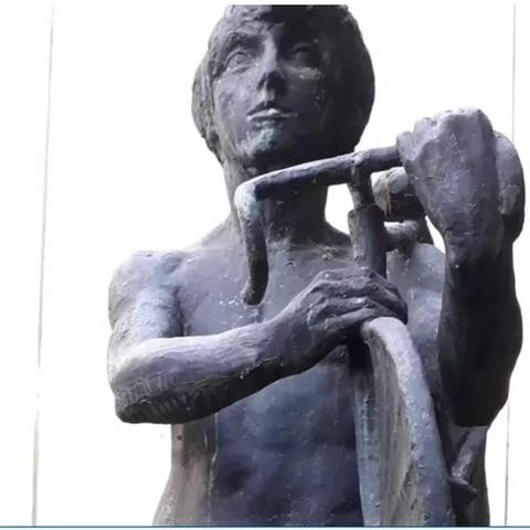 In Ludwigshafen wurde die Bronzeskulptur "Der Radfahrer", die vor dem Radsportzentrum stand, gestohlen.