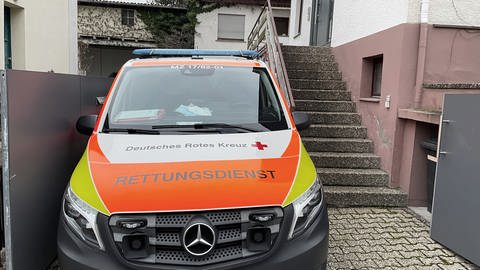 Das Notarzteinsatzfahrzeug an seinem derzeitigen Standort in Ingelheim. (Foto: SWR, Stefan Schmelzer)