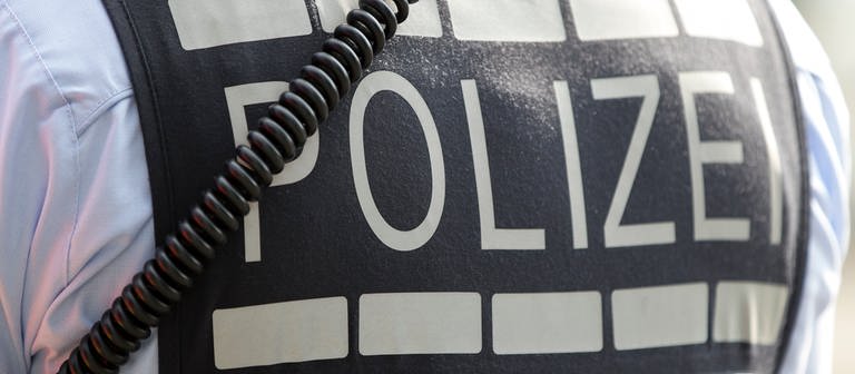 Polizist in Uniform von hinten (Foto: picture-alliance / Reportdienste, picture alliance / Eibner-Pressefoto | Eibner-Pressefoto)