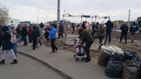 Flüchtlinge nahe der polnisch-ukrainischen Grenze. (Foto: Gerhard Trabert)