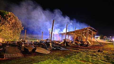 Das Gebäude auf dem Gelände des Golfclubs Rheinhessen ist nach einem Brand fast komplett zerstört. (Foto: Kreuznach112)