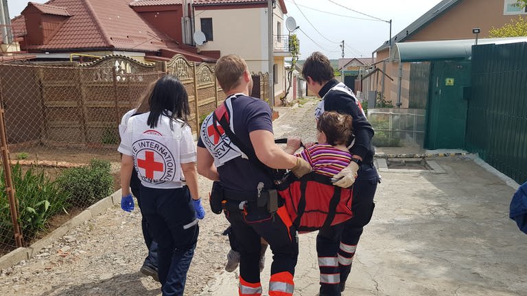 Mainzer Studierende helfen als Rettungssanitäter im Ukraine-Krieg. (Foto: Pressestelle, DRK)