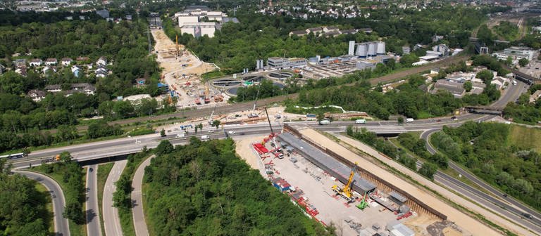 Die Baustelle der Salzbachtalbrücke in Wiesbaden im Juni 2022. (Foto: Autobahn GmbH / Maurice Kaluscha)