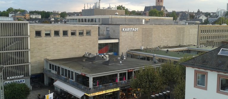 Der Abriss des Karstadt-Gebäudes in der Mainzer Innenstadt beginnt. (Foto: SWR)