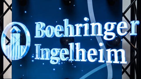 Der Schriftzug des Pharmaunternehmens Boehringer Ingelheim (Foto: dpa Bildfunk, picture alliance/dpa | Andreas Arnold)