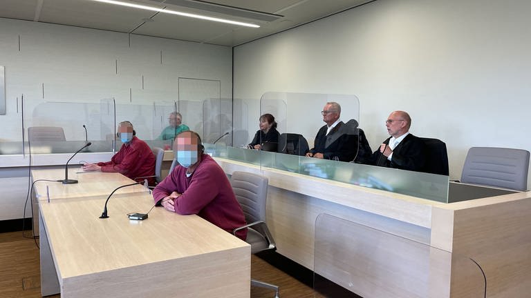 Vor dem Landgericht Bad Kreuznach hat am Montagvormittag der Prozess gegen zwei Männer aus Birkenfeld wegen gemeinschaftlichen Mordes begonnen.  (Foto: SWR, Sibylle Jakobi)