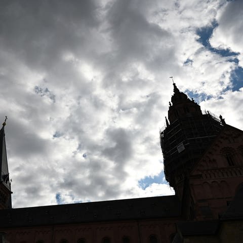 Der Mainzer Dom im Gegenlicht der Sonne (Foto: dpa Bildfunk, picture alliance/dpa | Arne Dedert)