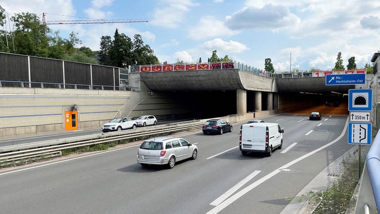Der Autobahntunnel der A60 bei Mainz-Hechtsheim ist auch bei Stau oft gesperrt. (Foto: SWR, Daniel Brusch)