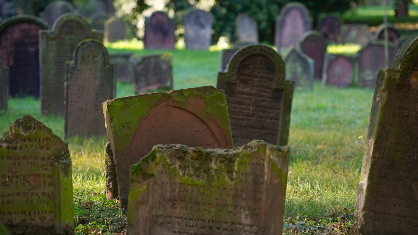 Grabsteine auf dem Jüdischen Friedhof in Worms (Foto: dpa Bildfunk, Picture Alliance)