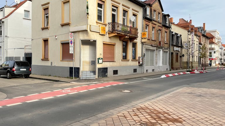 In der Eckkneipe Cheers in Bad Kreuznach ist es zu einer heftigen Auseinandersetzung gekommen. Ein Man starb danach im Krankenhaus.  (Foto: SWR, S. Jakobi)