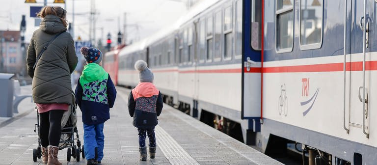 Ein zehnjähriges Mädchen ist am Hauptbahnhof Mainz zurückgeblieben (Foto: picture-alliance / Reportdienste, picture alliance/dpa | Daniel Löb (Symbolbild))