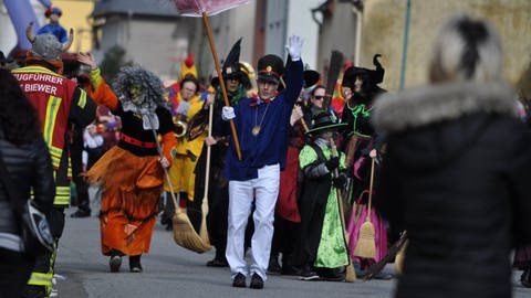 Traditionell laufen auch in diesem Jahr die Hexen in Biewer an erster Stelle.  (Foto: Verein für Heimatpflege Biewener Hoahnen )