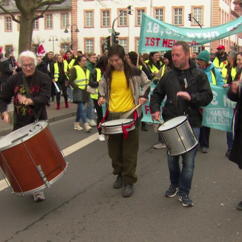 Warnstreik im öffentlichen Dienst - Demo in Mainz (Foto: SWR)