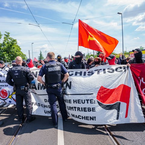 In Mainz finden eine Demonstration und Gegendemonstrationen statt. (Foto: dpa Bildfunk, picture alliance/dpa | Andreas Arnold)