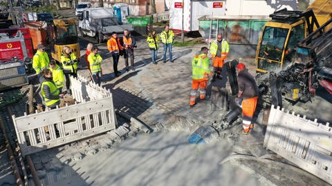 Von Ufer zu Ufer bohrten die Mitarbeitenden einer Spezialfirma einen Tunnel für die Wasserleitung. (Foto: Pressestelle, Mainzer Netze)