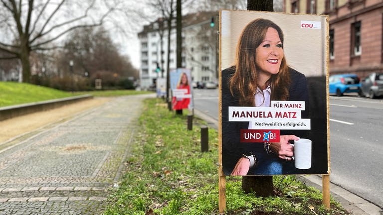 Ein Wahlplakat der CDU-Kandidatin Manuela Matz für die Mainzer OB-Wahl. (Foto: SWR, Daniel Brusch)
