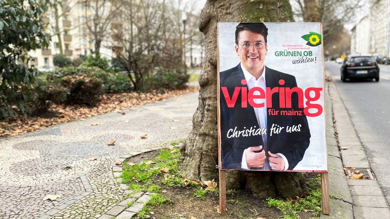Ein Wahlplakat des Kandidaten von Bündnis90Die Grünen Christian Viering für die Mainzer OB-Wahl. (Foto: SWR, Daniel Brusch)