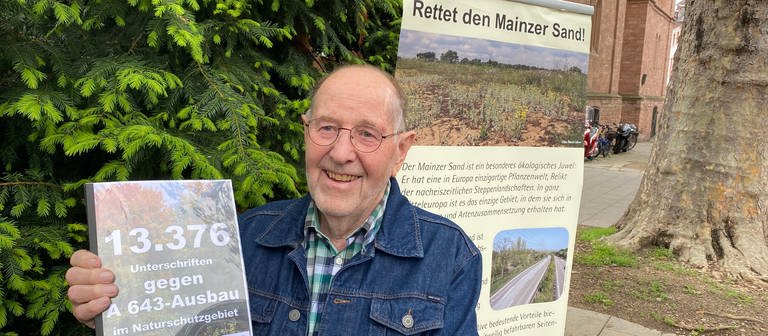 Heinz Hesping vom Bündnis "Nix in den Mainzer Sand setzen", das sich gegen den Ausbau der A643 richtet.  (Foto: SWR, Rabea Amri)
