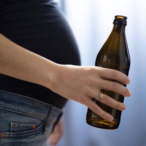 Die schwangere Frau in Mainz war nicht nur betrunken, sie stahl auch noch Alkohol. (Foto: dpa Bildfunk, picture alliance/dpa/dpa-tmn | Mascha Brichta)