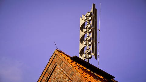 Sirenen auf Dächern sollen am Warntag ausgelöst werden. (Foto: picture-alliance / Reportdienste, picture alliance / CHROMORANGE | Christian Ohde)