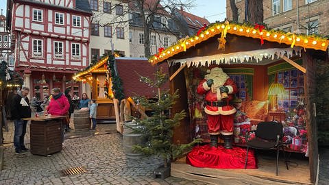 Der Nikolausmarkt in Bad Kreuznach hat begonnen. Bis 23.12. haben die 30 Buden täglich geöffnet (Foto: SWR)