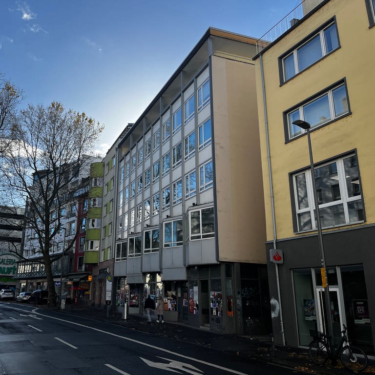 In dem Gebäude in der Flachsmarktstraße in Mainz sollen Flüchtlinge untergebracht werden. (Foto: SWR)