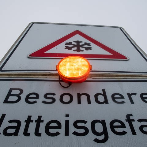 Gefährliches Glatteis gibt es am Montagmorgen in Mainz. (Foto: picture-alliance / Reportdienste, Picture Alliance)