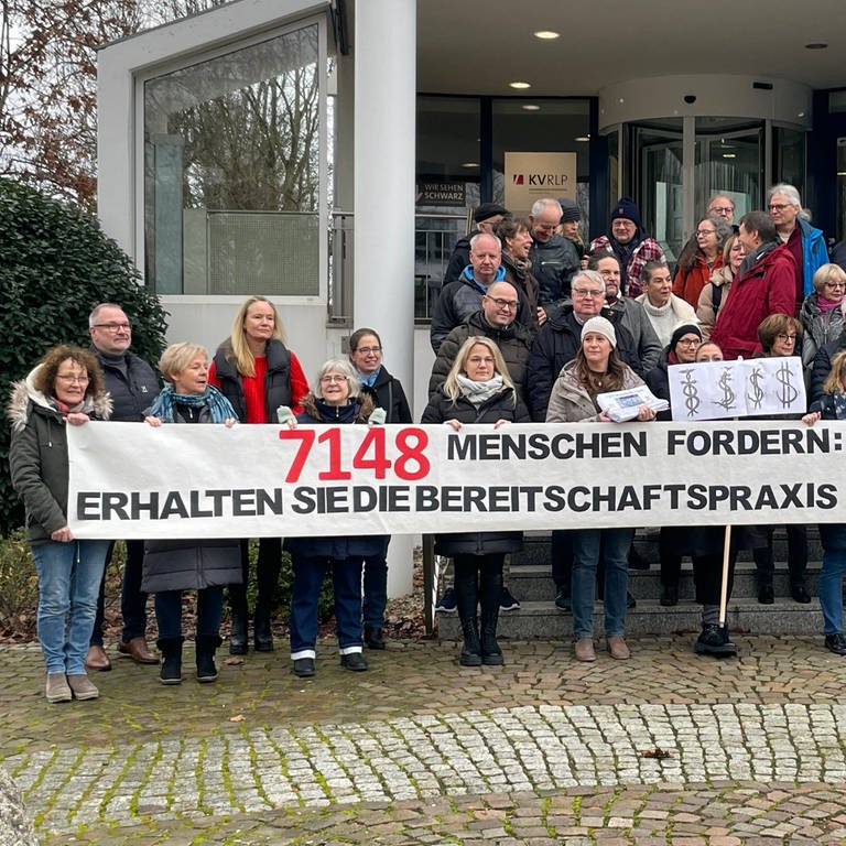 In einer Petition haben Menschen Unterschriften gegen die Schließung der Bereitschaftspraxis in Ingelheim gesammelt (Foto: SWR)
