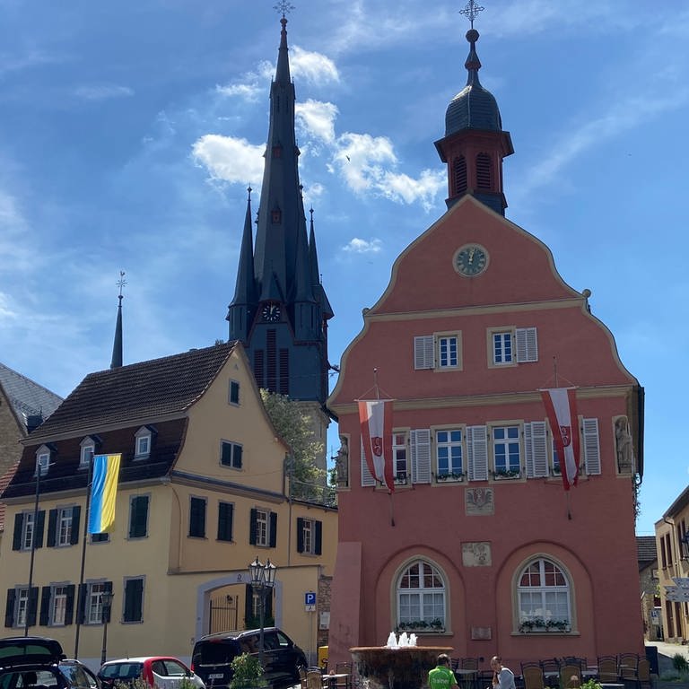 Das historische Rathaus in Gau-Algesheim am Marktplatz (Foto: SWR, Damaris Diener)