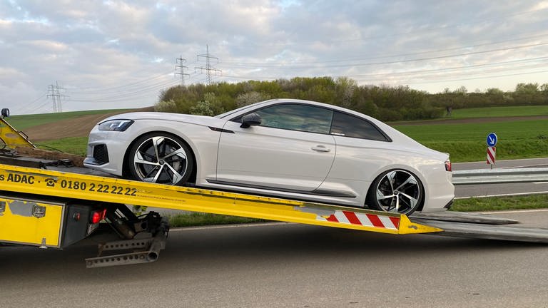 Nach dem illegallen Autorennen auf der A61 wurden drei RS-Modell von Audi beschlagnahmt.   (Foto: Polizei Mainz)