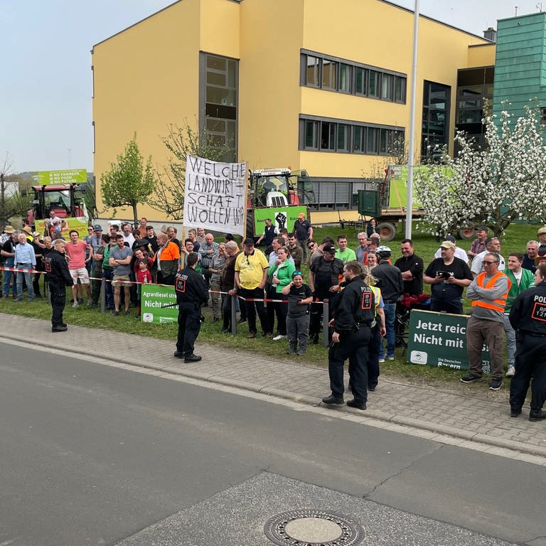 Bauernproteste bei Kanzler-Besuch in Alzey (Foto: SWR)
