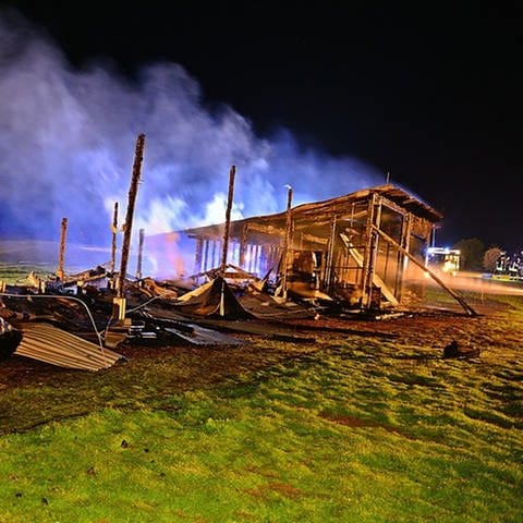 Das Gebäude auf dem Gelände des Golfclubs Rheinhessen ist nach einem Brand fast komplett zerstört. (Foto: Kreuznach112)