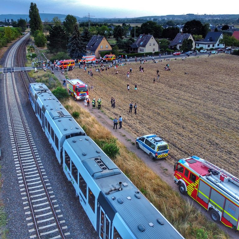 Regionalbahn von Vlexx defekt: 120 Menschen strandeten in der Nähe von Bad Kreuznach in RLP, weil der Zug einem technischen Defekt hatte.  (Foto: dpa Bildfunk, picture alliance/dpa | Sebastian Schmitt)