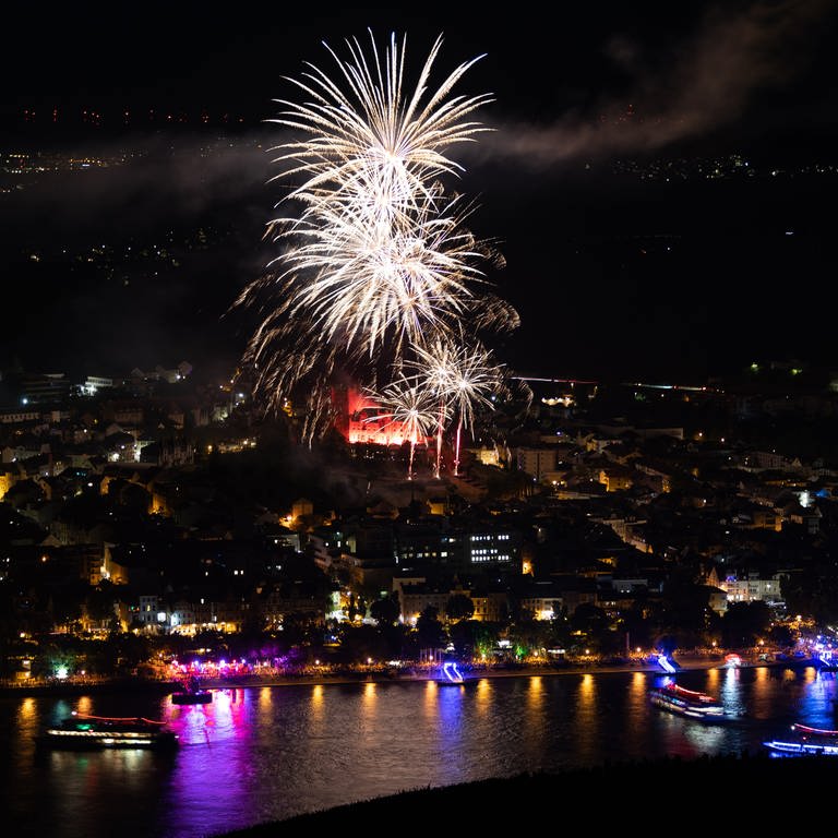 Städte in Rheinhessen überlegen, ob sie auch wegen der Trockenheit bei Festen auf Feuerwerk verzichten. (Foto: dpa Bildfunk, picture alliance/dpa | Hannes P Albert)