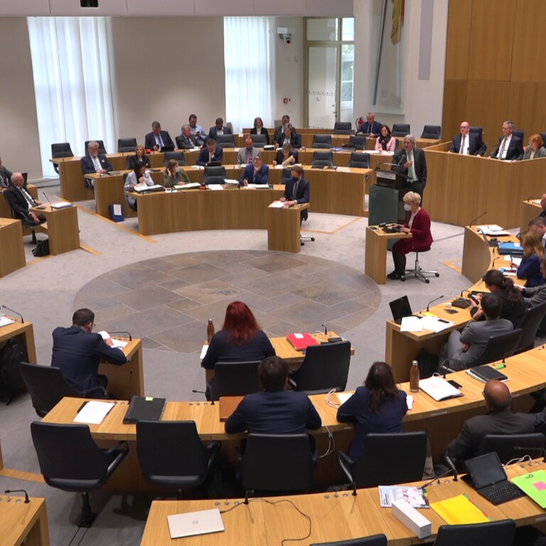 Der rheinland-pfälzische Landtag debattiert über den Entwurf des Doppelhaushalts