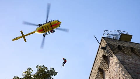 In Mainz und in Bingen trainiert die ADAC Luftrettung  vier Tage lang Spezialeinsätze mit einem Rettungshubschrauber. (Foto: ADAC)
